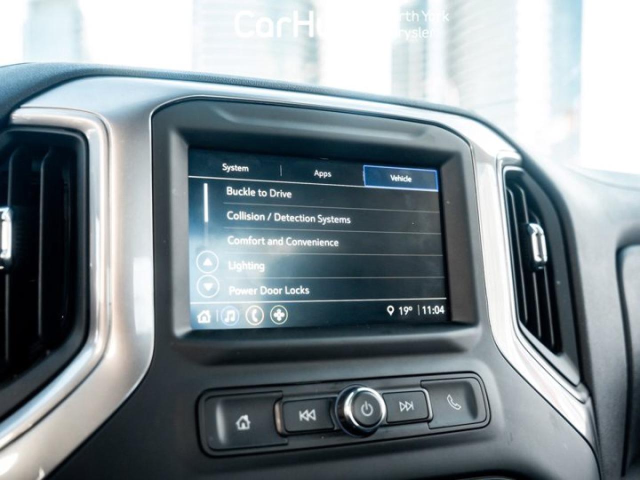 2024 Chevrolet Silverado 1500 Work Truck 140" V8 Backup Cam Bluetooth Apple CarPlay Android Auto Photo