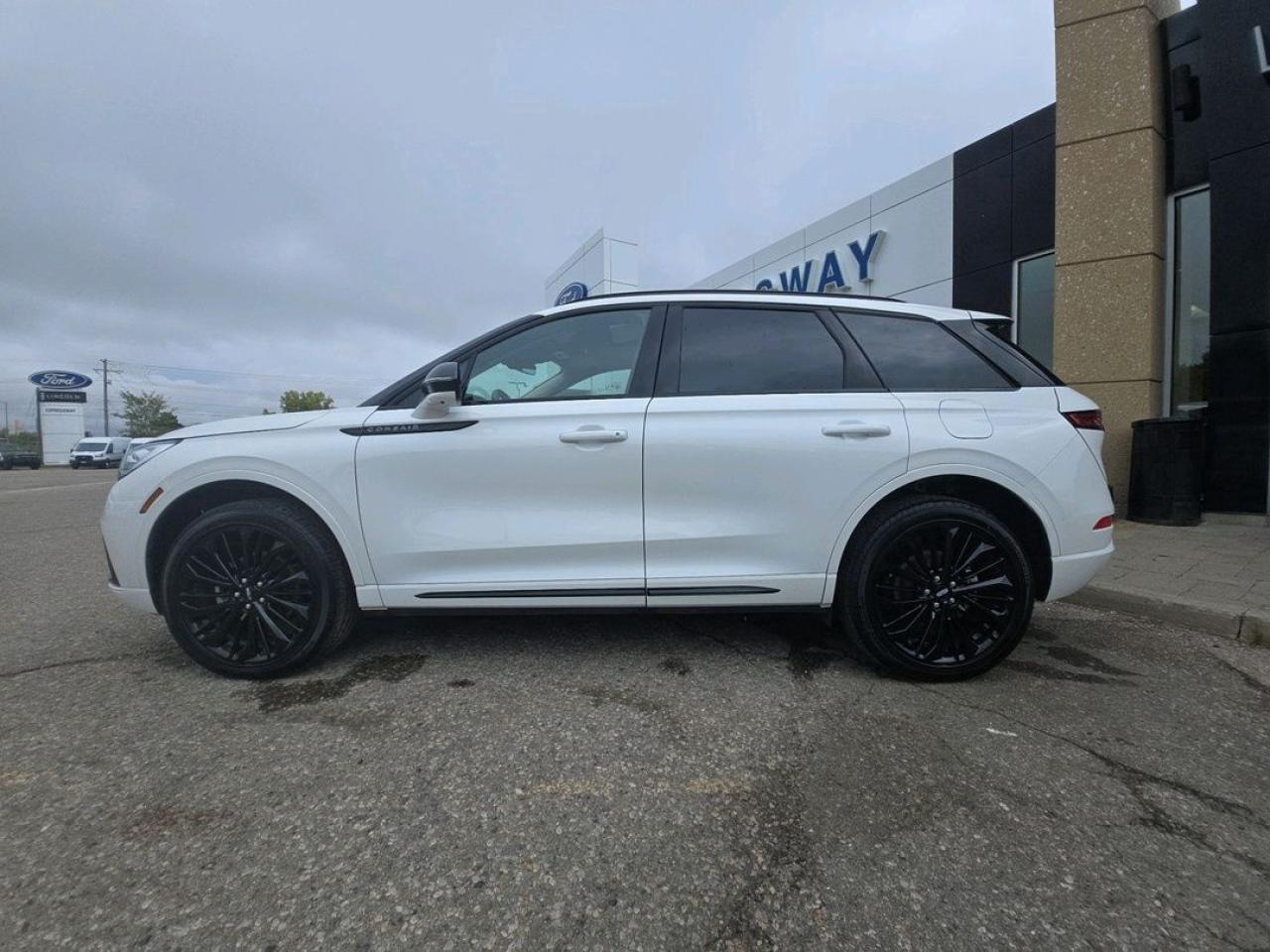 2025 Lincoln Corsair RESERVE, AWD, 2L JET PACK, HEADS-UP DISPLAY, 20'S! Photo