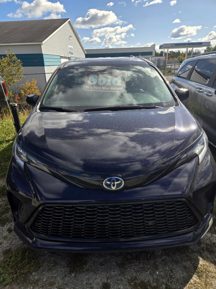 2025 Toyota Sienna Sienna XSE AWD 7-Pass Photo0