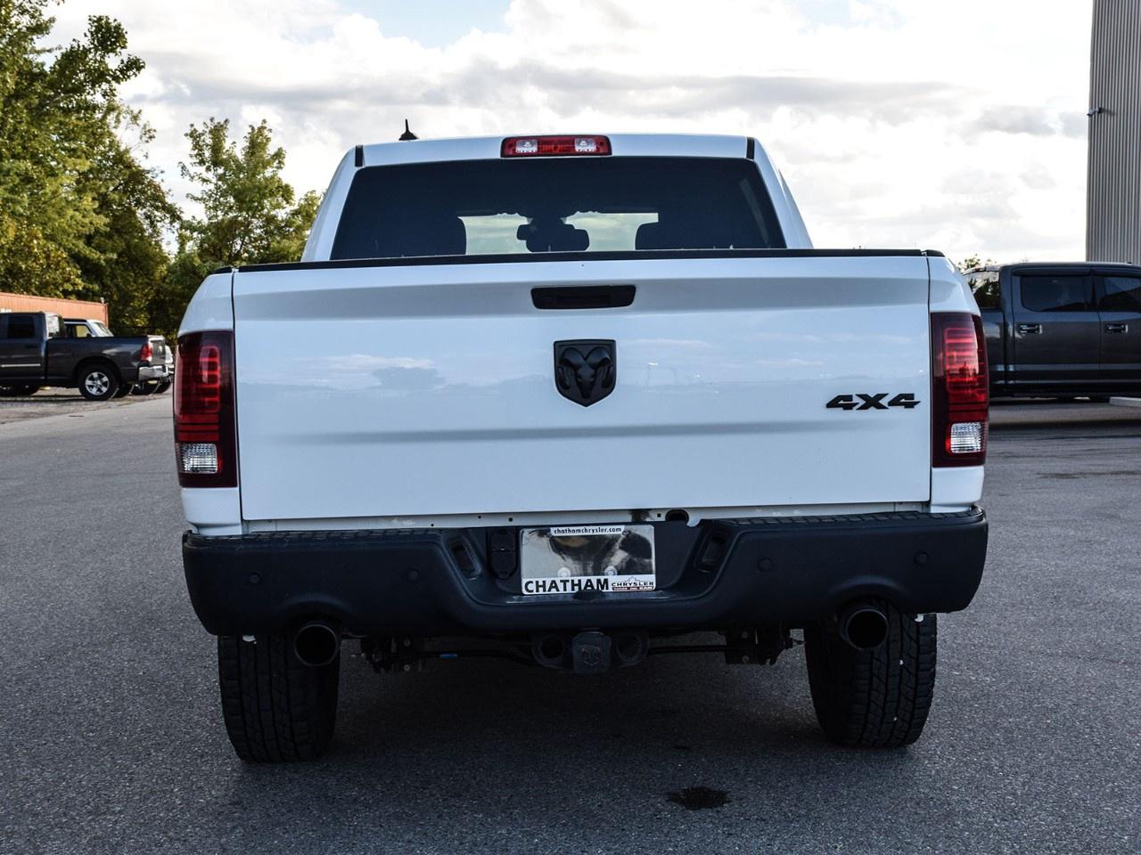 2023 RAM 1500 Classic WARLOCK 4X4 CREW CAB 5'7" BOX Photo2