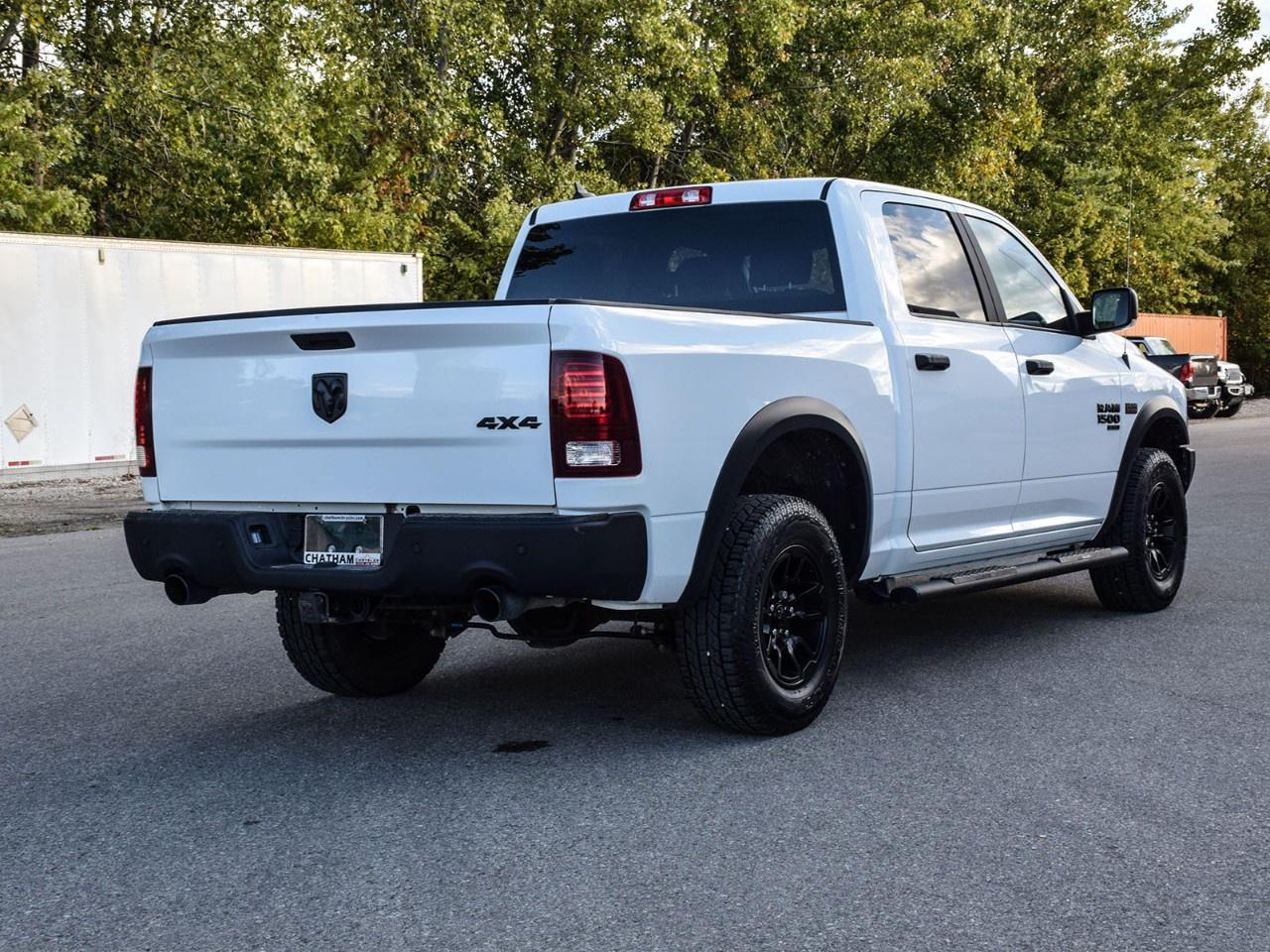 2023 RAM 1500 Classic WARLOCK 4X4 CREW CAB 5'7" BOX Photo3