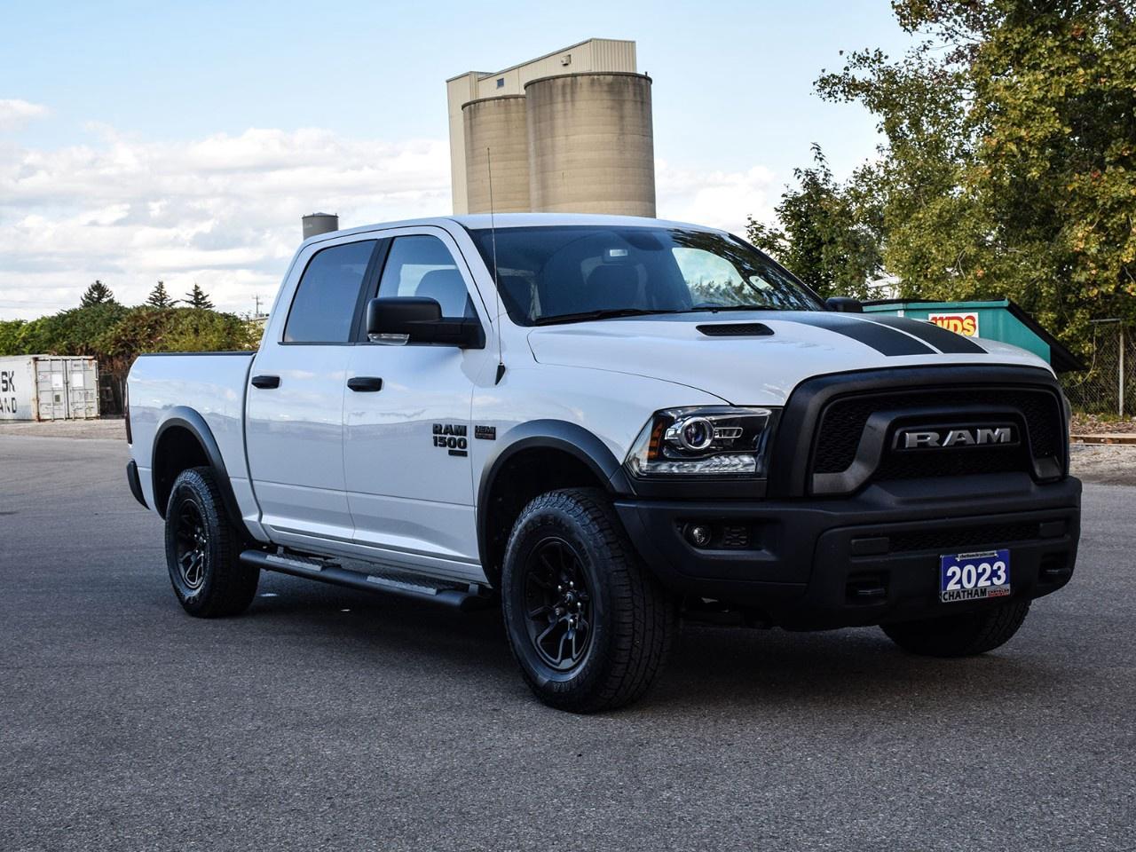 2023 RAM 1500 Classic WARLOCK 4X4 CREW CAB 5'7" BOX Photo4