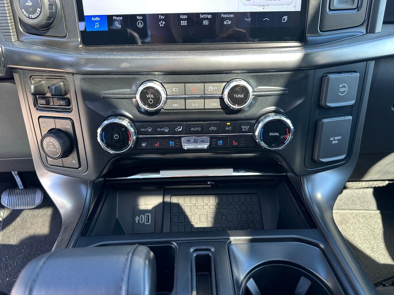 2025 Ford F-150 Lariat 4WD SuperCrew 5.5' Box Photo