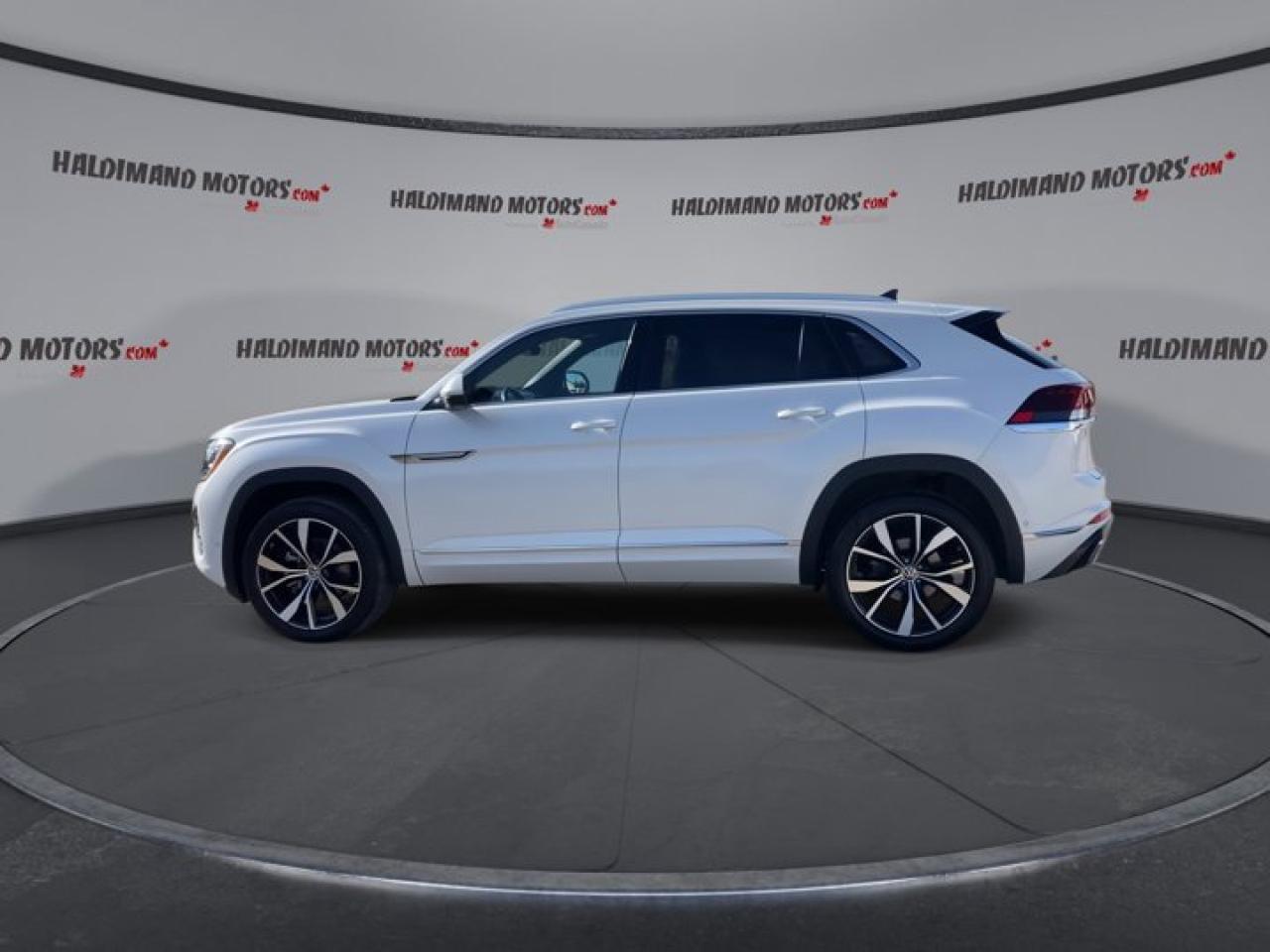 2024 Volkswagen Atlas Cross Sport Execline 4Motion | Panoramic Roof | Leather Seats Photo