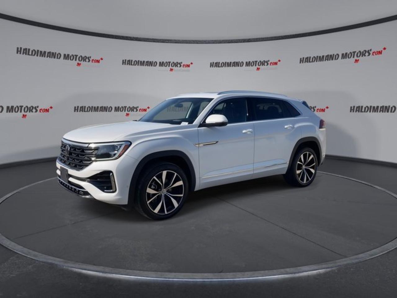 2024 Volkswagen Atlas Cross Sport Execline 4Motion | Panoramic Roof | Leather Seats Photo3
