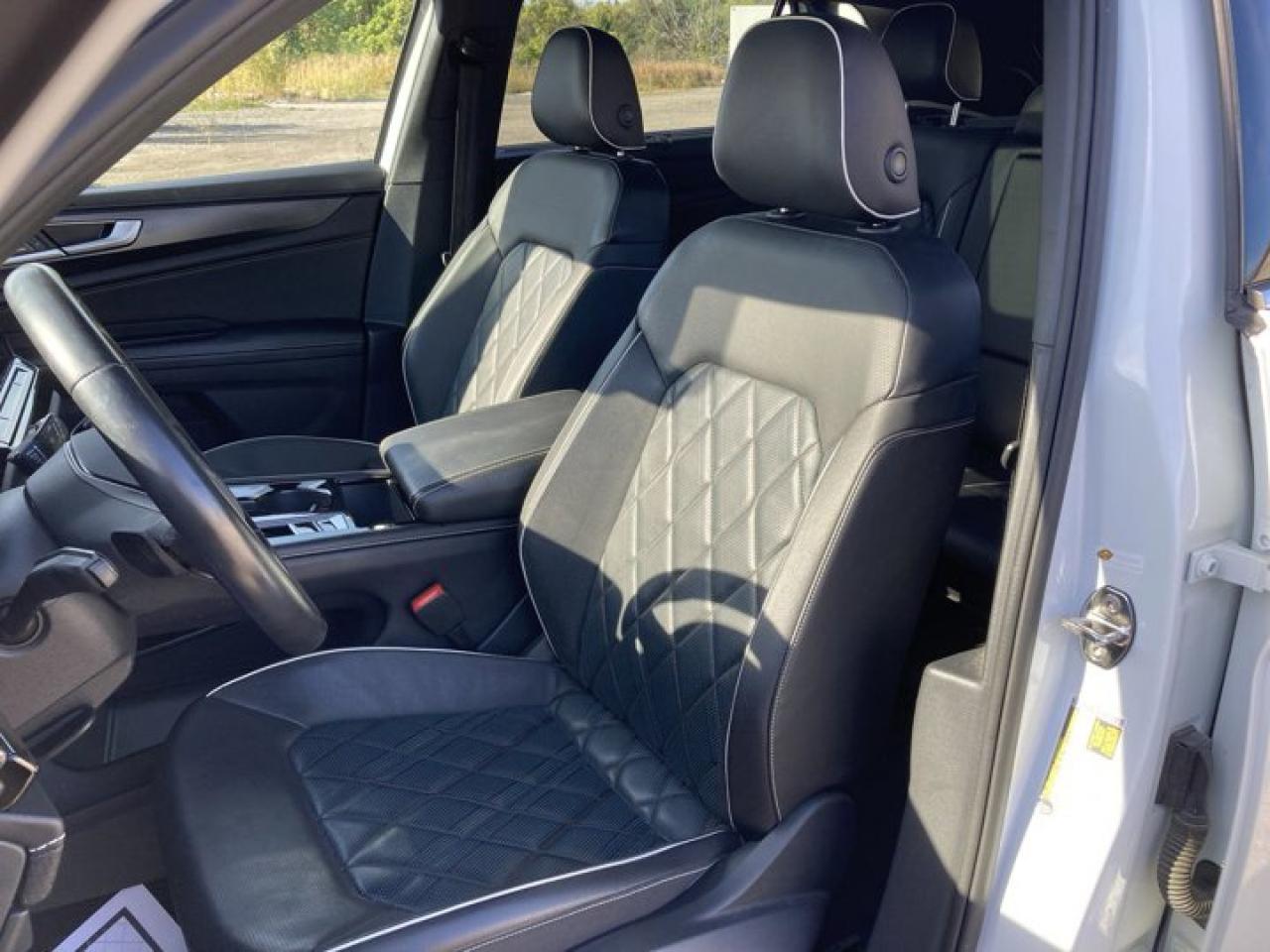 2024 Volkswagen Atlas Cross Sport Execline 4Motion | Panoramic Roof | Leather Seats Photo