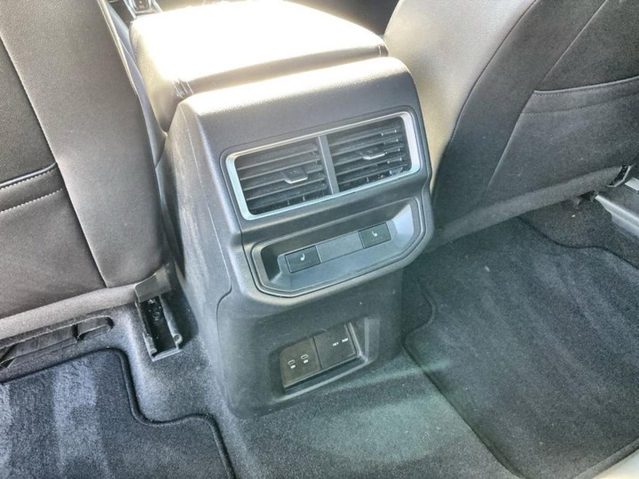 2024 Volkswagen Atlas Cross Sport Execline 4Motion | Panoramic Roof | Leather Seats Photo