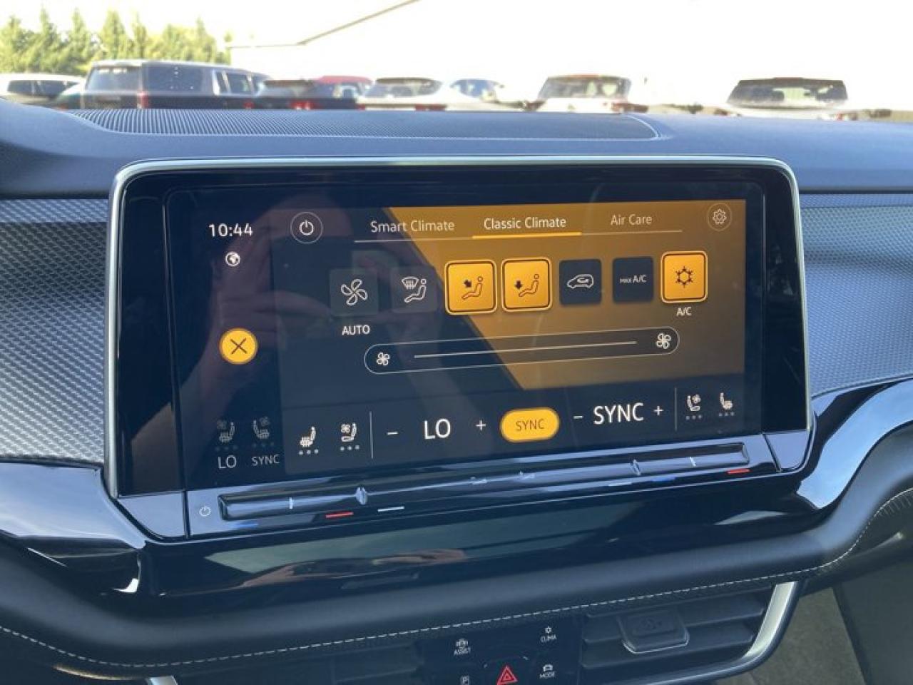 2024 Volkswagen Atlas Cross Sport Execline 4Motion | Panoramic Roof | Leather Seats Photo