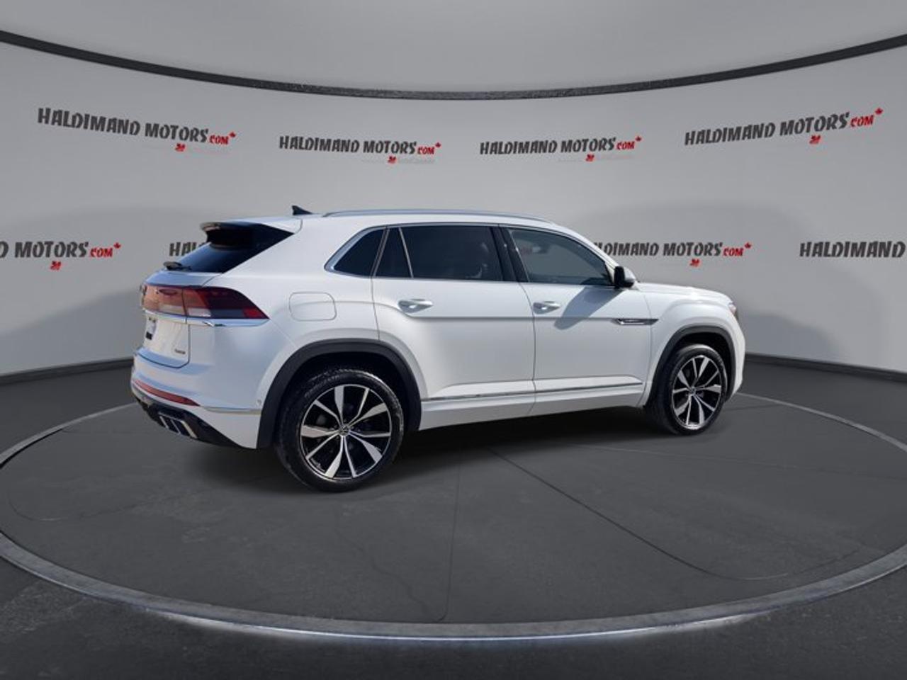 2024 Volkswagen Atlas Cross Sport Execline 4MOTION | Panoramic Roof | Leather Seats | No accidents Photo