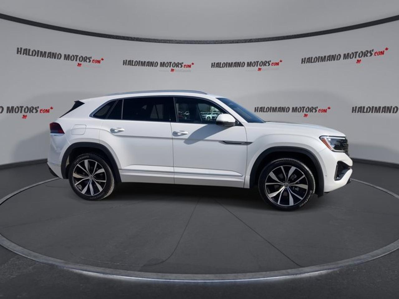 2024 Volkswagen Atlas Cross Sport Execline 4MOTION | Panoramic Roof | Leather Seats | No accidents Photo