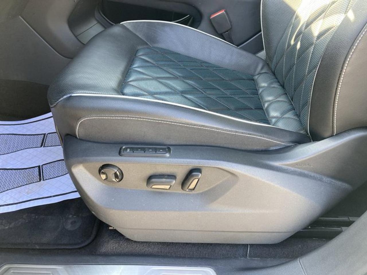 2024 Volkswagen Atlas Cross Sport Execline 4MOTION | Panoramic Roof | Leather Seats | No accidents Photo