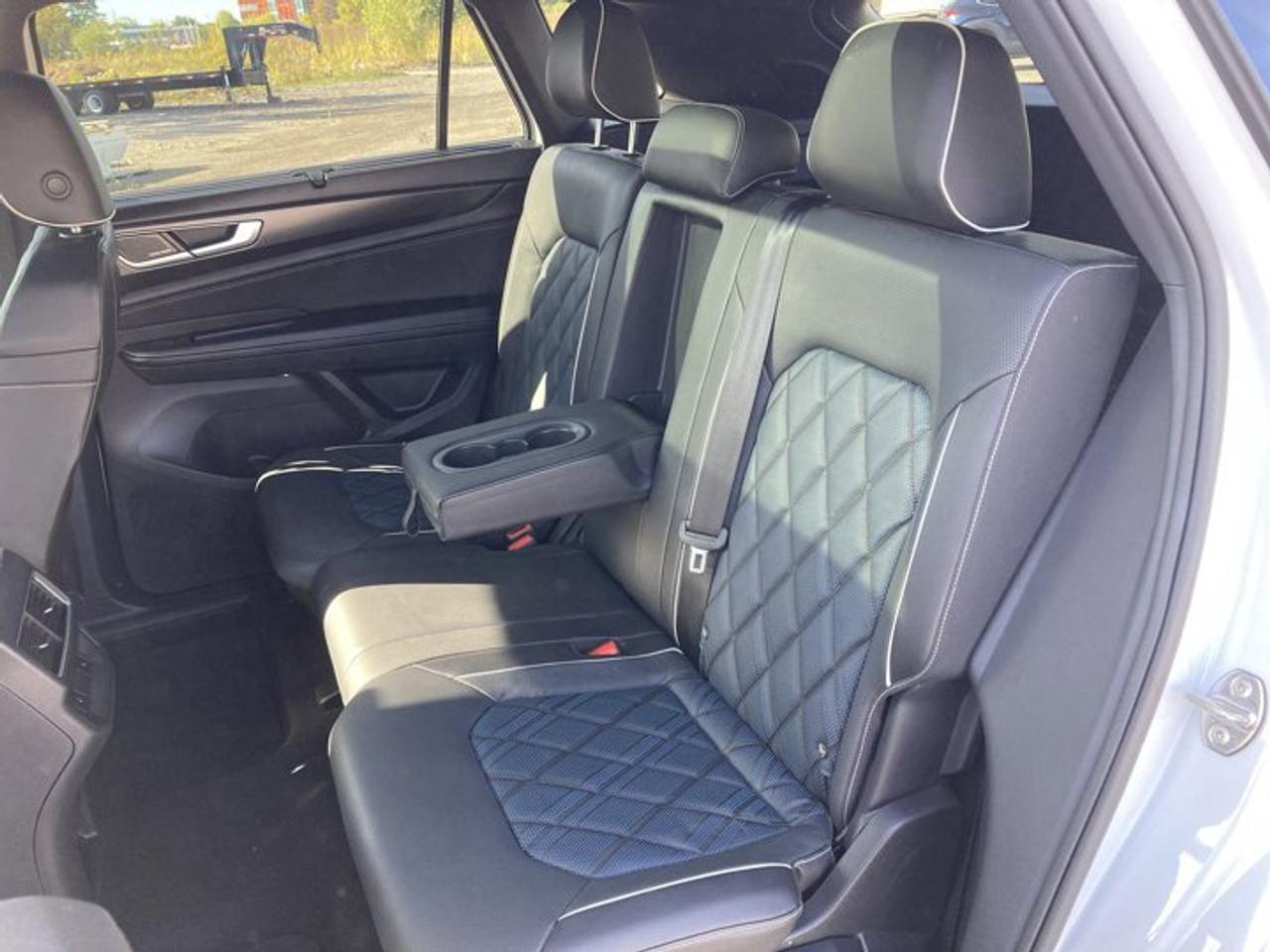 2024 Volkswagen Atlas Cross Sport Execline 4MOTION | Panoramic Roof | Leather Seats | No accidents Photo