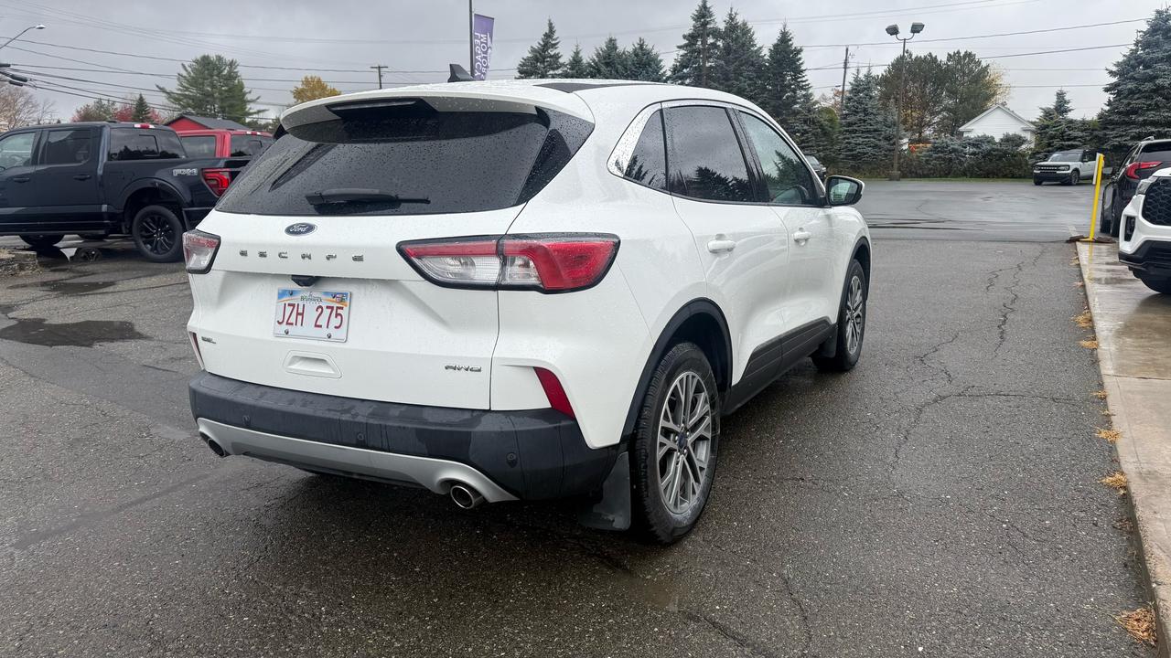 2022 Ford Escape SEL Photo2
