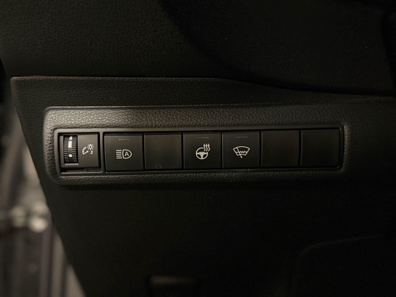 2020 Toyota Corolla SE - Photo #13