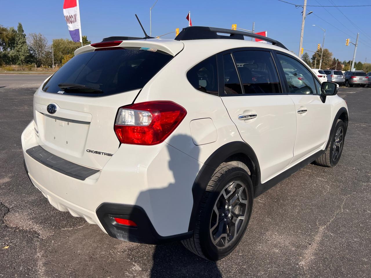 2016 Subaru Crosstrek 2.0i w/Limited Pkg Photo3