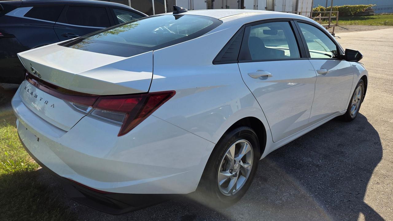 2023 Hyundai Elantra Essential - Photo #5