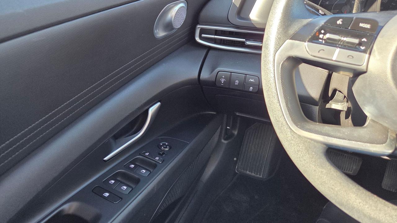 2023 Hyundai Elantra Essential - Photo #18