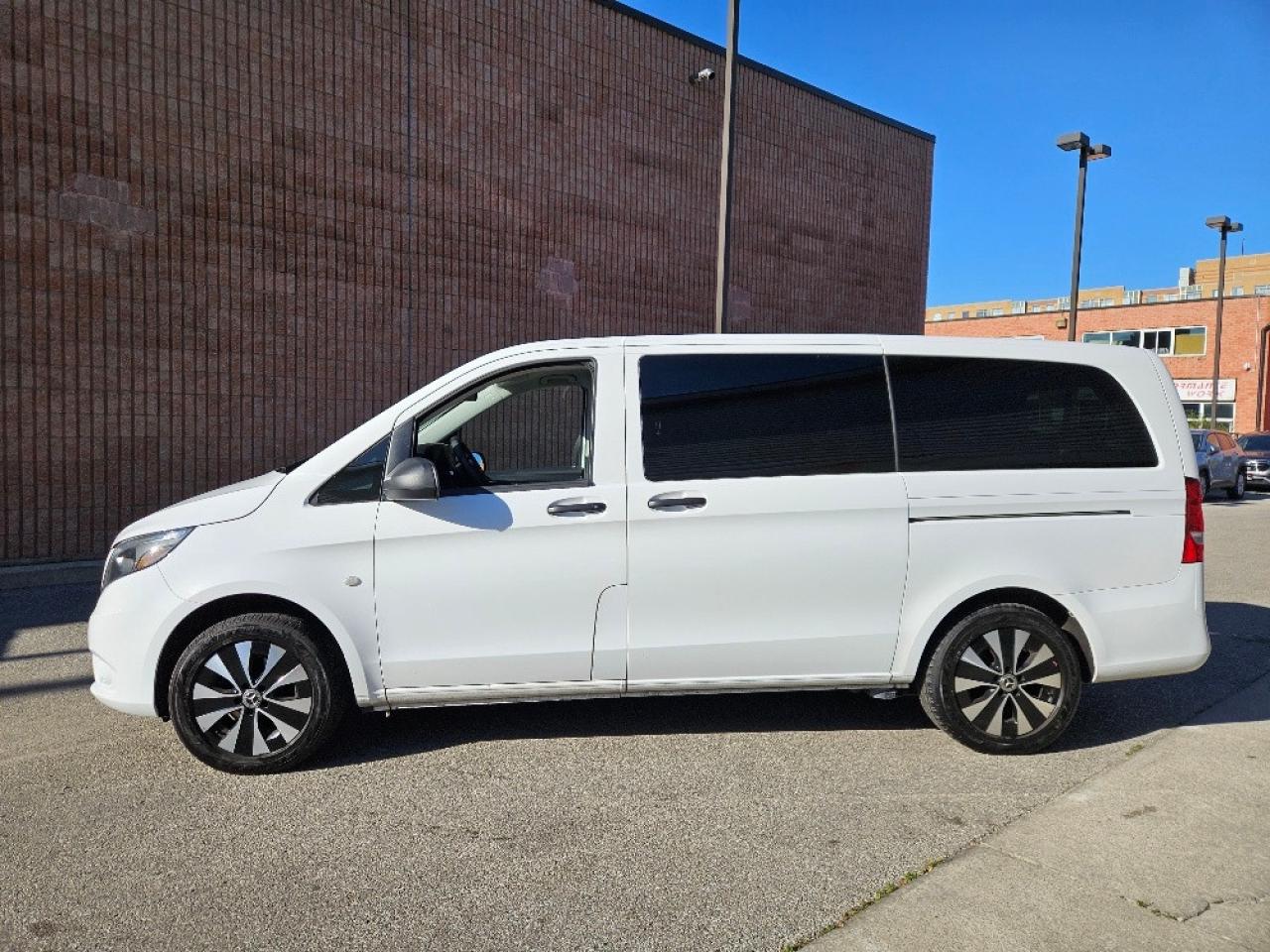 2022 Mercedes-Benz Metris Passenger LEATHER-8 PASSENGER-CERTIFIED Photo