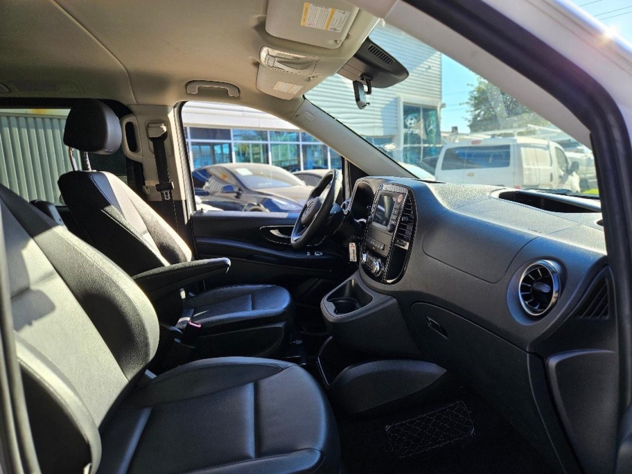 2022 Mercedes-Benz Metris Passenger LEATHER-8 PASSENGER-CERTIFIED Photo