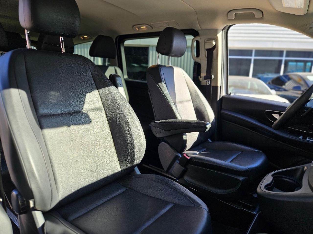 2022 Mercedes-Benz Metris Passenger LEATHER-8 PASSENGER-CERTIFIED Photo