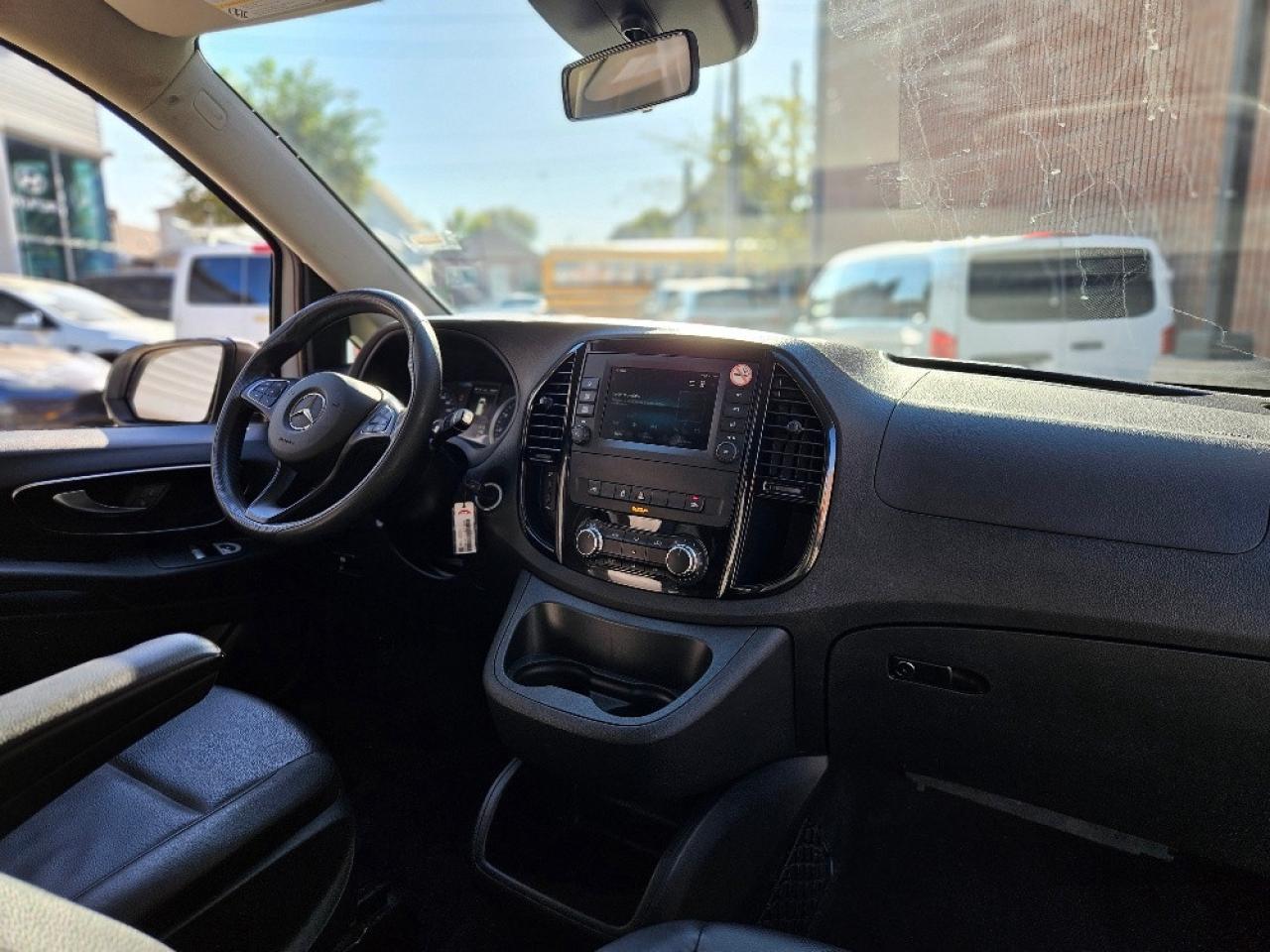 2022 Mercedes-Benz Metris Passenger LEATHER-8 PASSENGER-CERTIFIED Photo