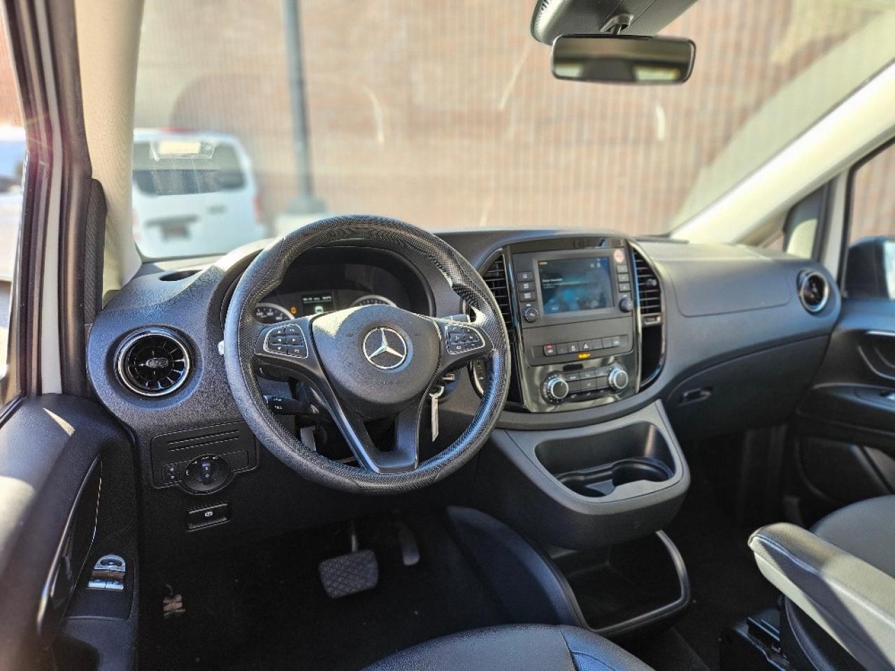 2022 Mercedes-Benz Metris Passenger LEATHER-8 PASSENGER-CERTIFIED Photo