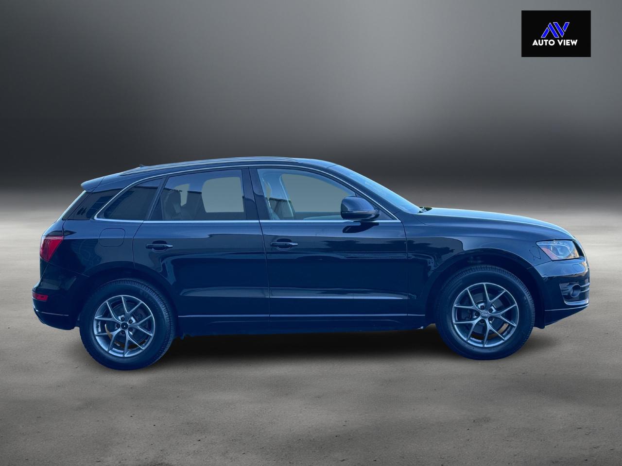 2012 Audi Q5 Premium 3.2L **HEATED FRONT SEATS** - Photo #4