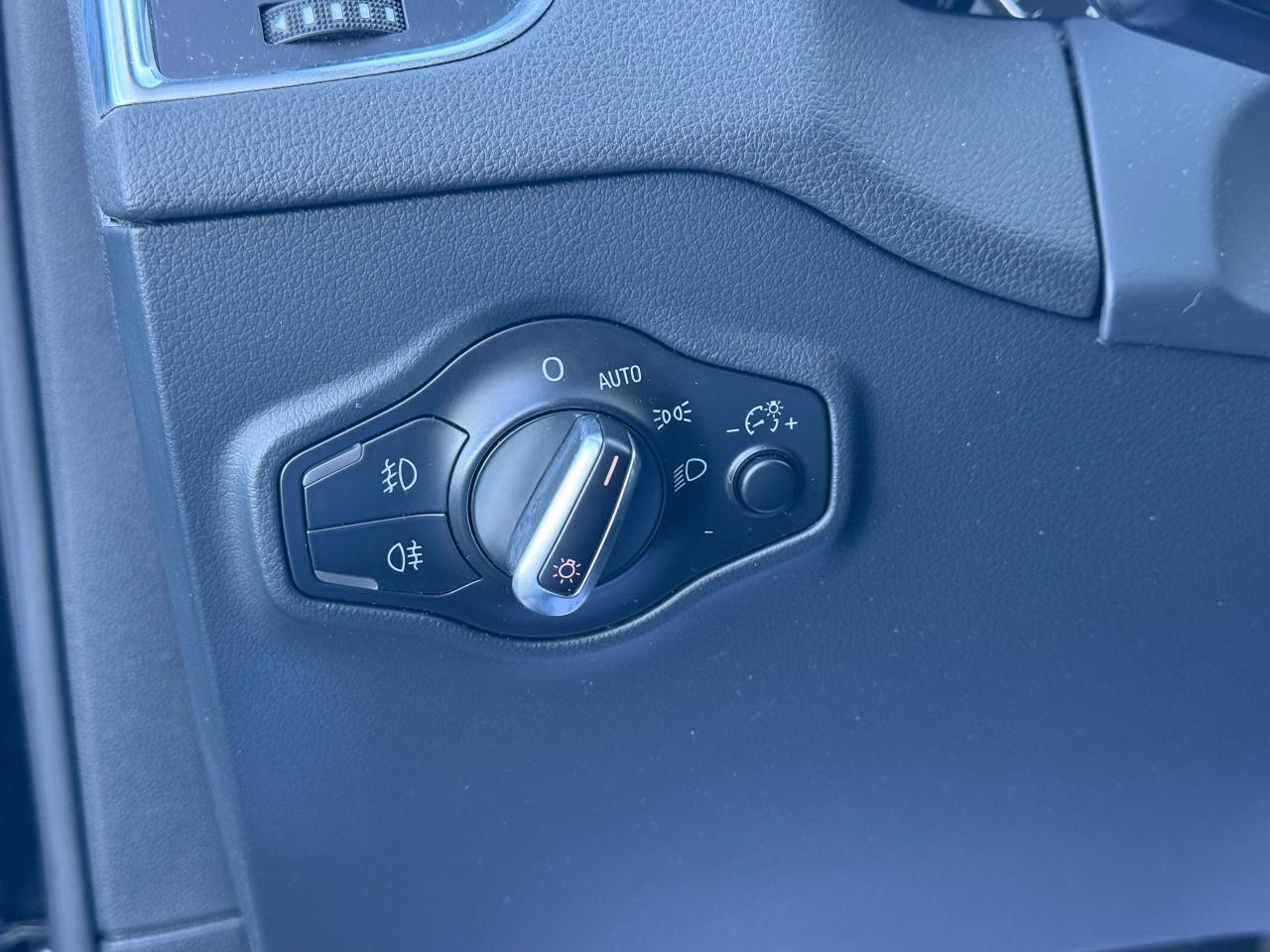 2012 Audi Q5 Premium 3.2L **HEATED FRONT SEATS** - Photo #23