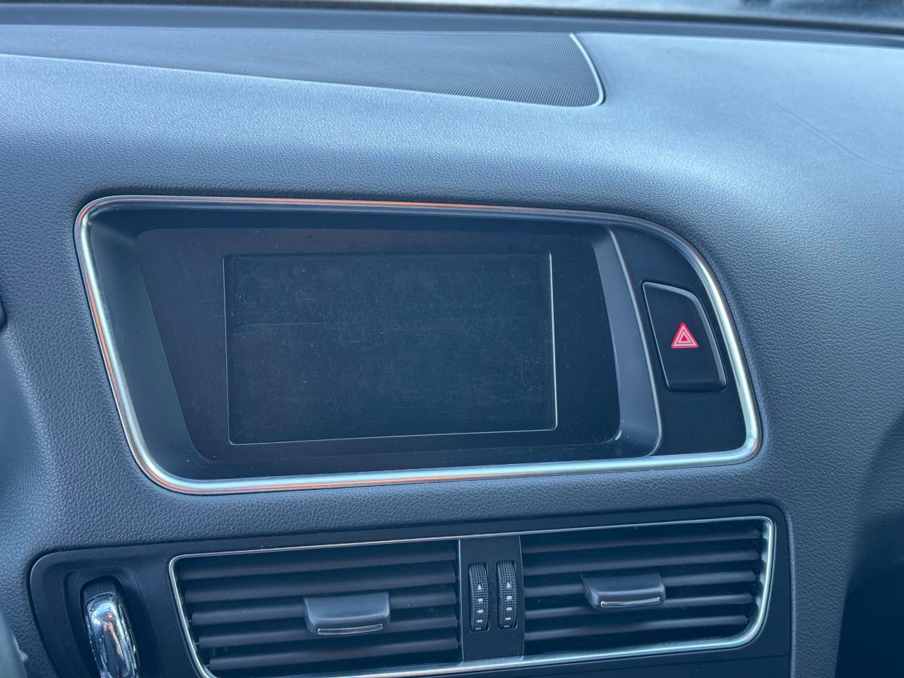 2012 Audi Q5 Premium 3.2L **HEATED FRONT SEATS** - Photo #21