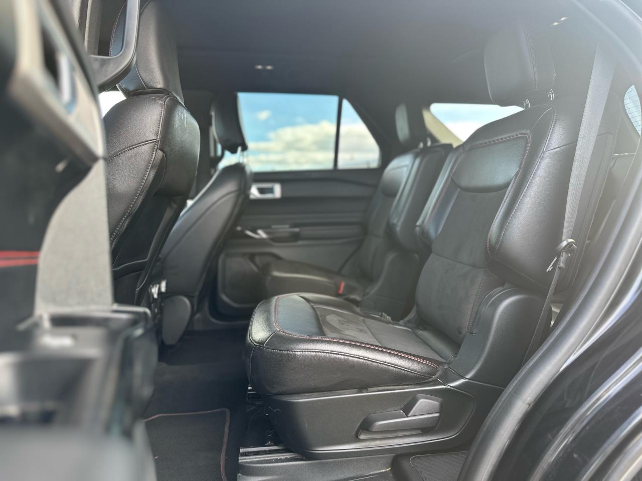 2022 Ford Explorer ST-LINE 4WD W/PANO SUNROOF Photo5