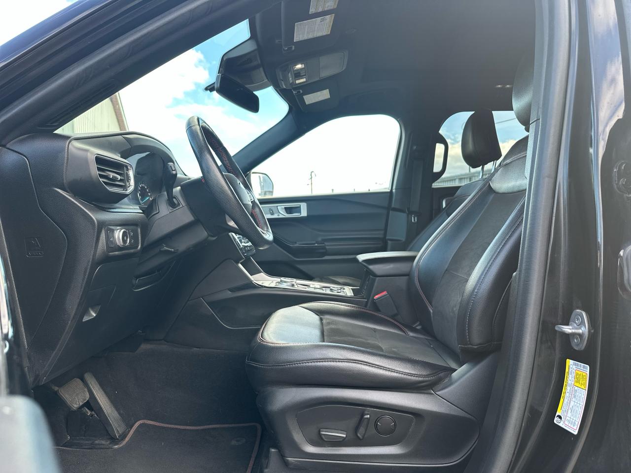 2022 Ford Explorer ST-LINE 4WD W/PANO SUNROOF Photo5