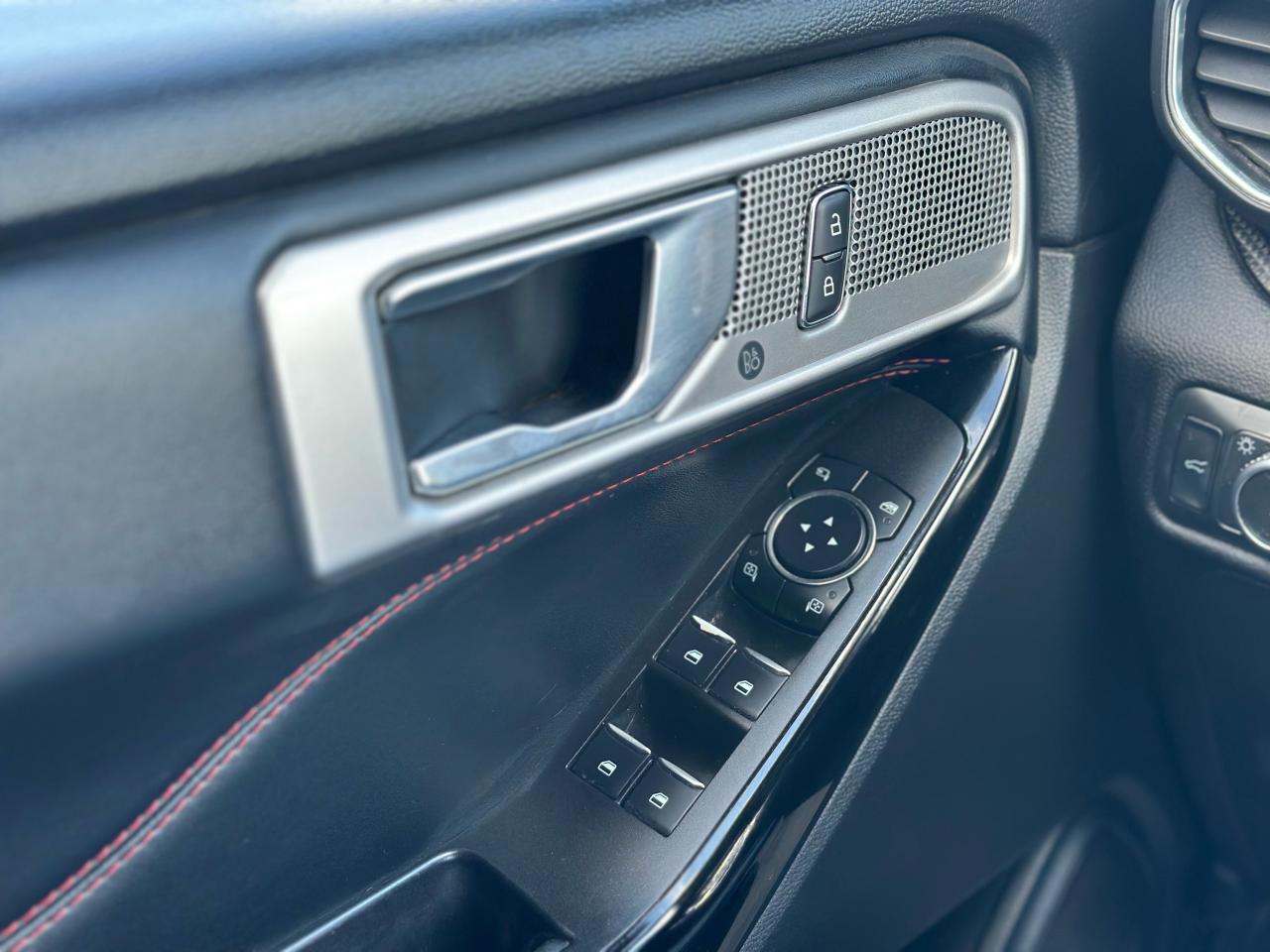 2022 Ford Explorer ST-LINE 4WD W/PANO SUNROOF Photo5