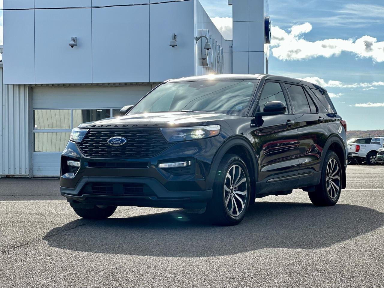 2022 Ford Explorer ST-LINE 4WD W/PANO SUNROOF Photo