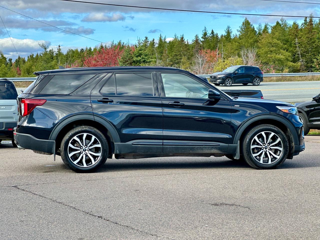 2022 Ford Explorer ST-LINE 4WD W/PANO SUNROOF Photo5