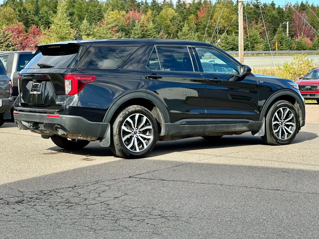 2022 Ford Explorer ST-LINE 4WD W/PANO SUNROOF Photo4