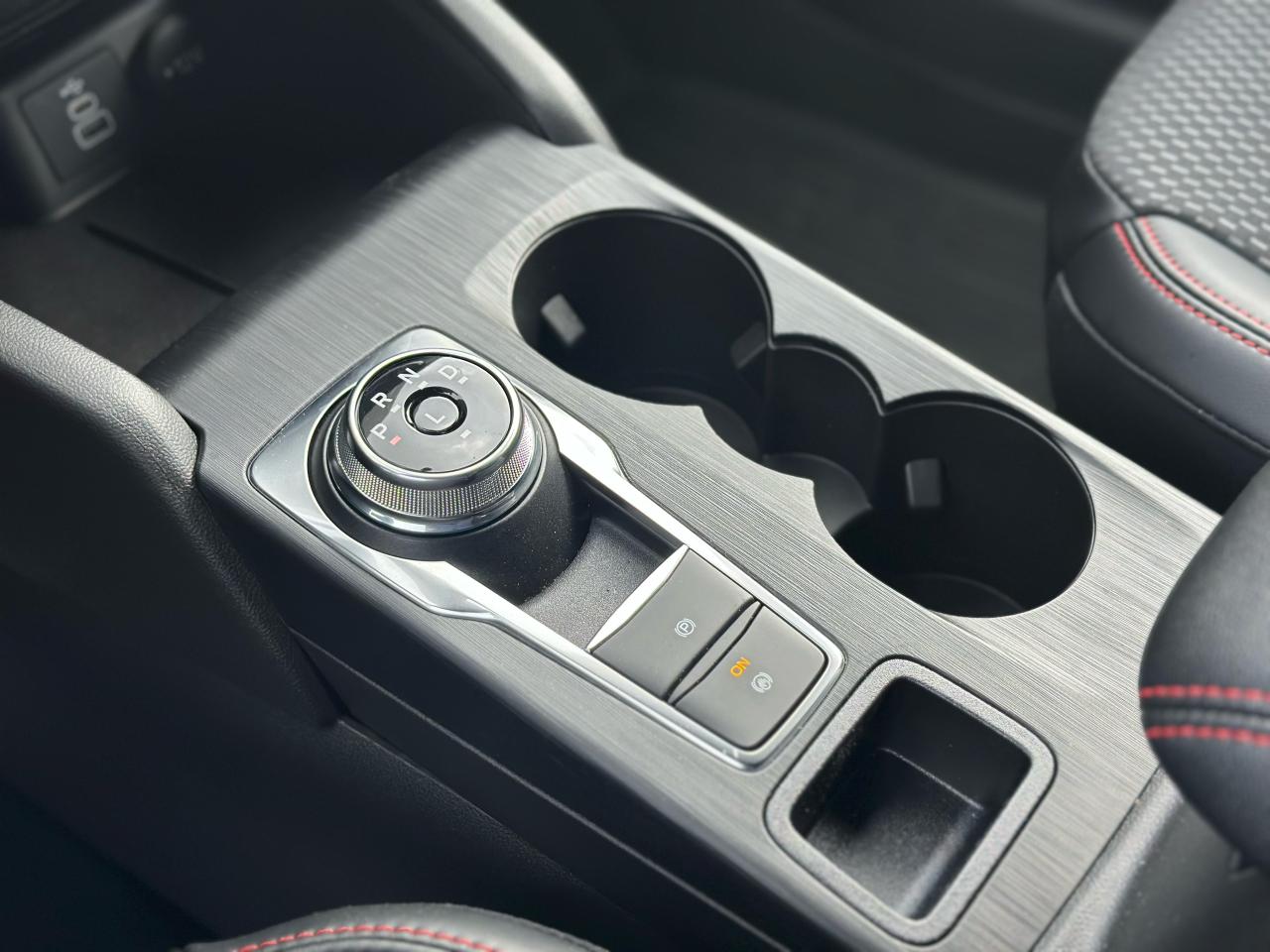 2025 Ford Escape ST-Line AWD Photo5