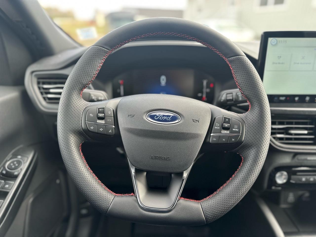 2025 Ford Escape ST-Line AWD Photo5