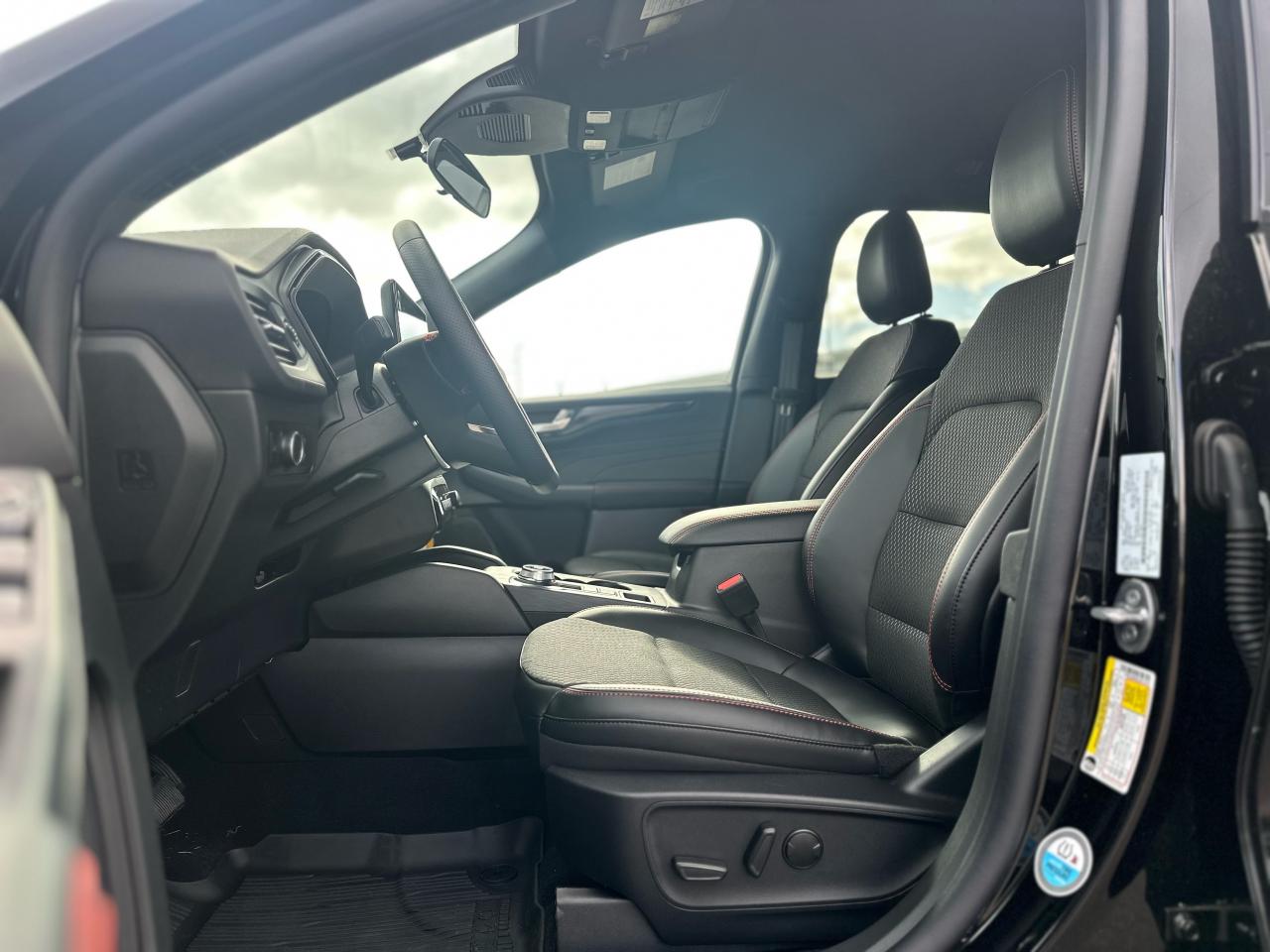 2025 Ford Escape ST-Line AWD Photo5