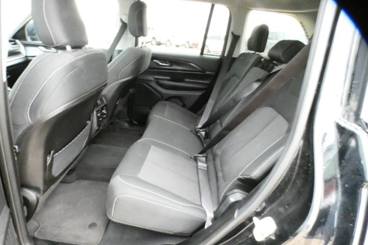 2023 Jeep Grand Cherokee Laredo 4x4 w/Htd cloth, S/R, BUC - Photo #10