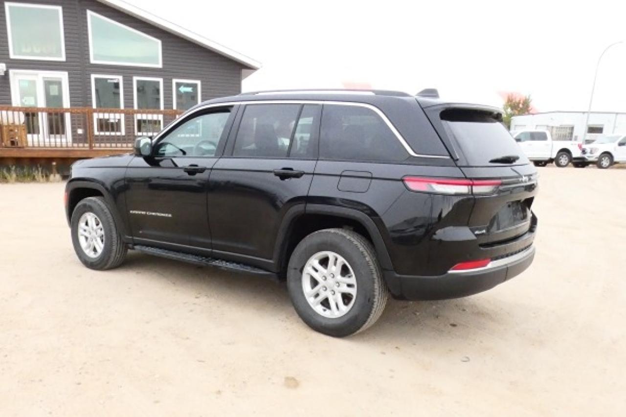 2023 Jeep Grand Cherokee Laredo 4x4 w/Htd cloth, S/R, BUC - Photo #8