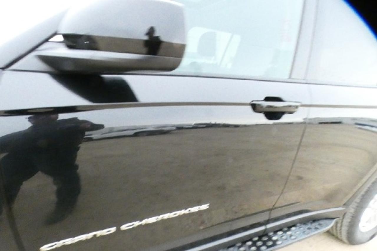 2023 Jeep Grand Cherokee Laredo 4x4 w/Htd cloth, S/R, BUC - Photo #24