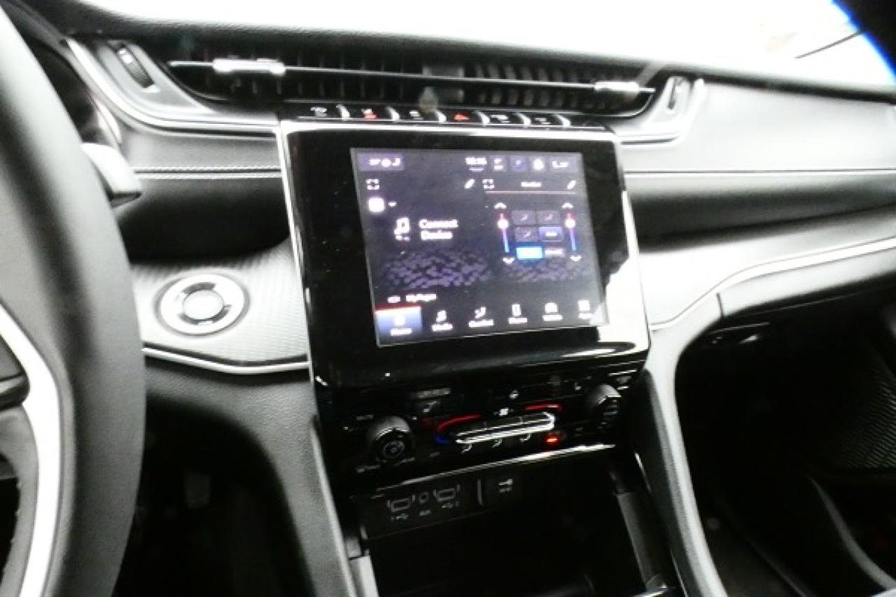 2023 Jeep Grand Cherokee Laredo 4x4 w/Htd cloth, S/R, BUC - Photo #15