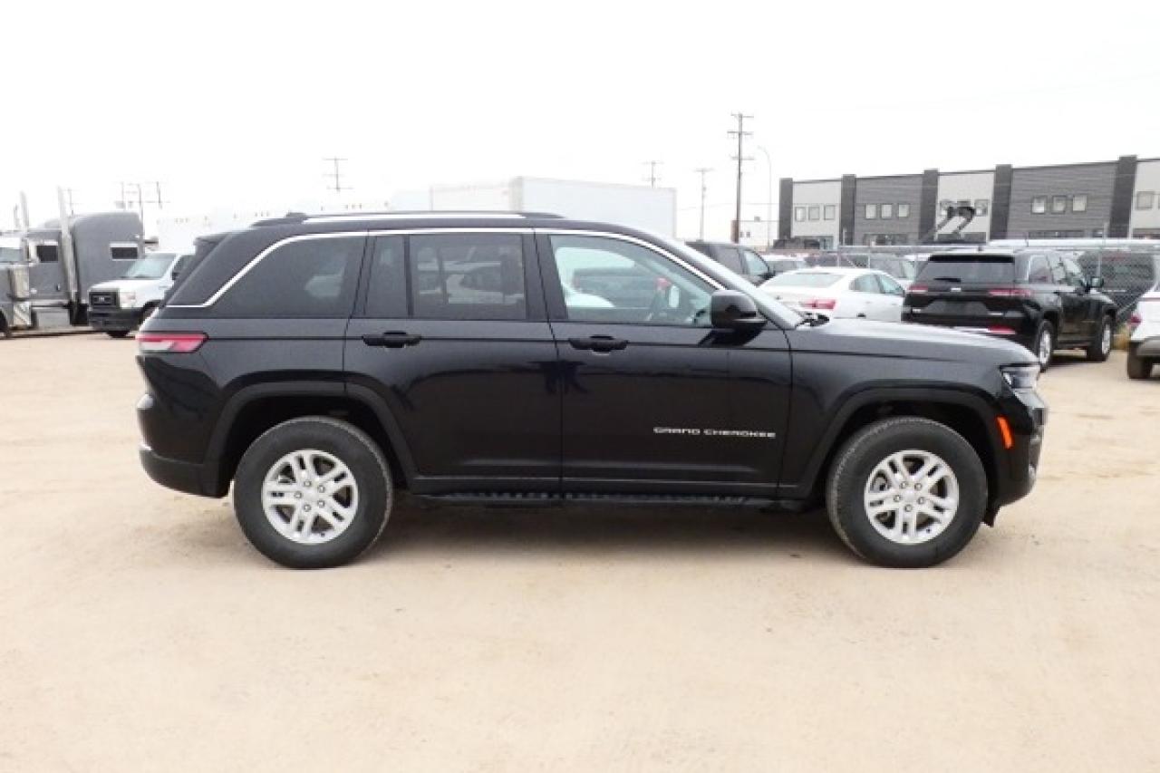 2023 Jeep Grand Cherokee Laredo 4x4 w/Htd cloth, S/R, BUC - Photo #5