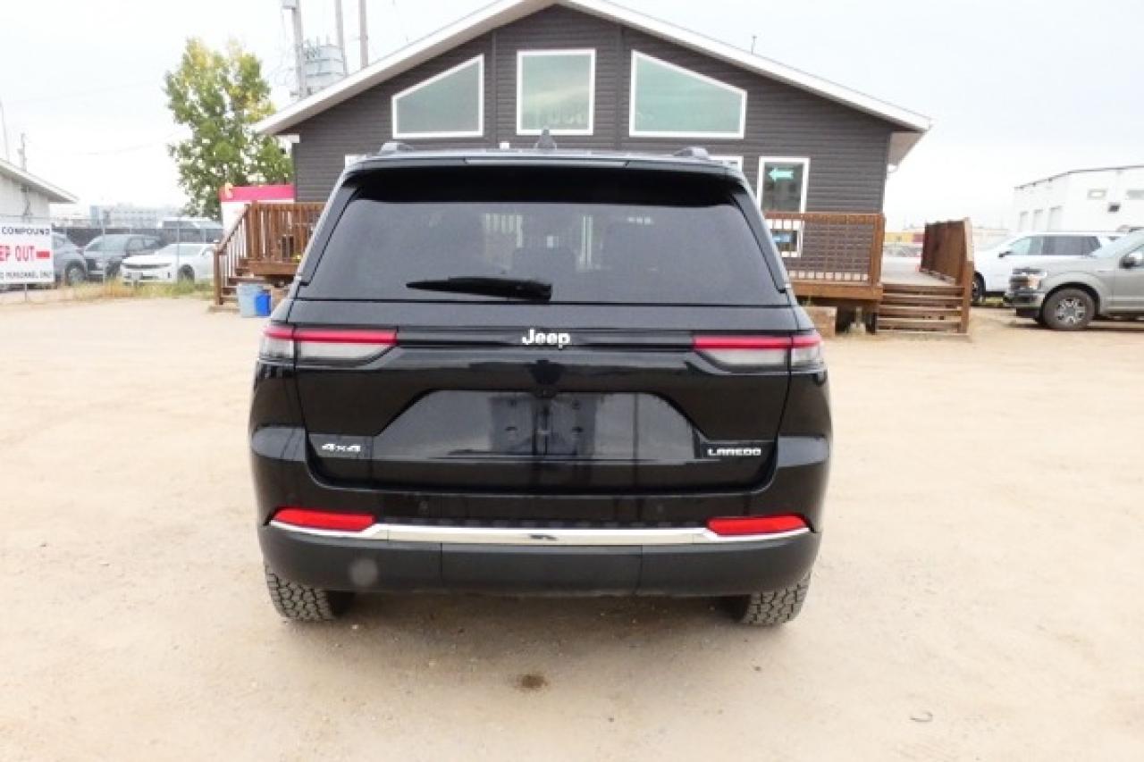 2023 Jeep Grand Cherokee Laredo 4x4 w/Htd cloth, S/R, BUC - Photo #7