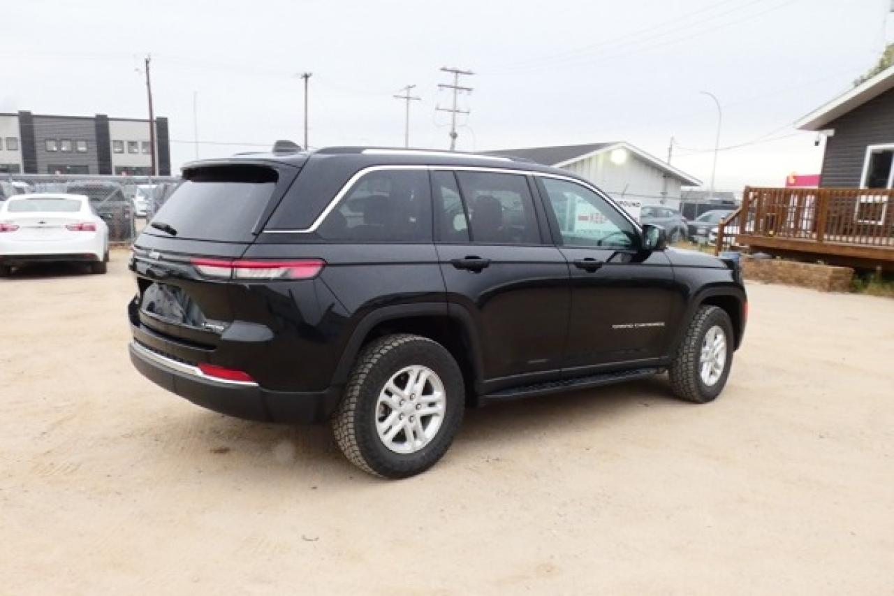 2023 Jeep Grand Cherokee Laredo 4x4 w/Htd cloth, S/R, BUC - Photo #6