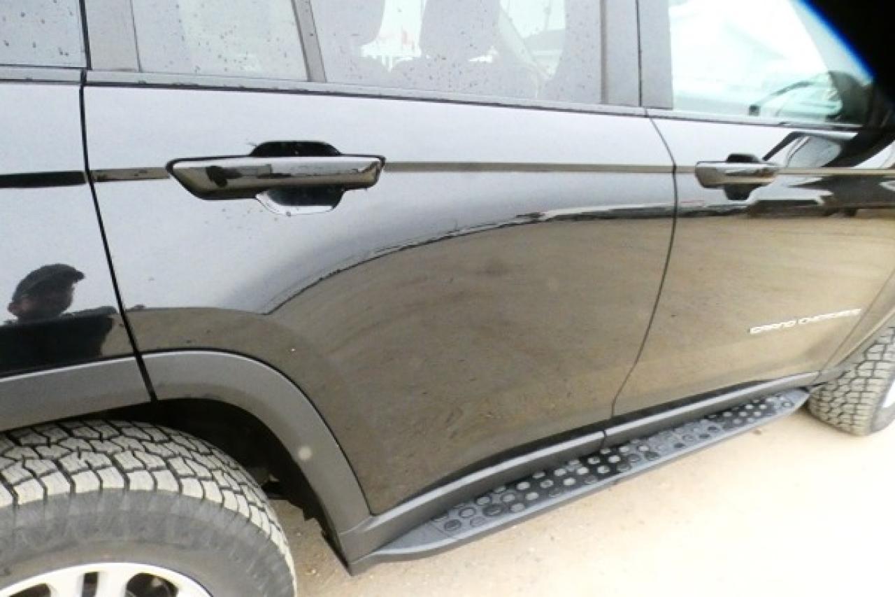 2023 Jeep Grand Cherokee Laredo 4x4 w/Htd cloth, S/R, BUC - Photo #28