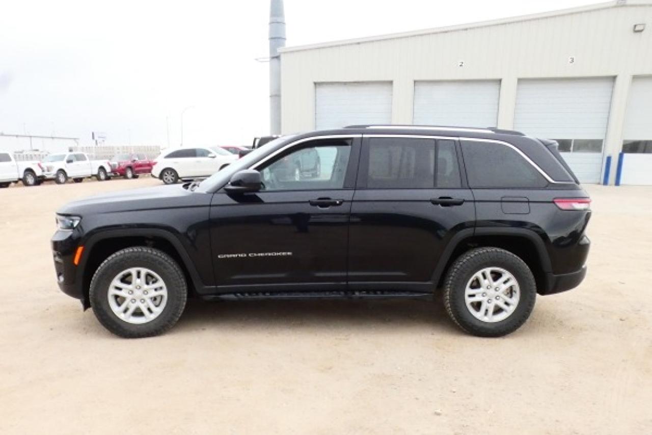 2023 Jeep Grand Cherokee Laredo 4x4 w/Htd cloth, S/R, BUC