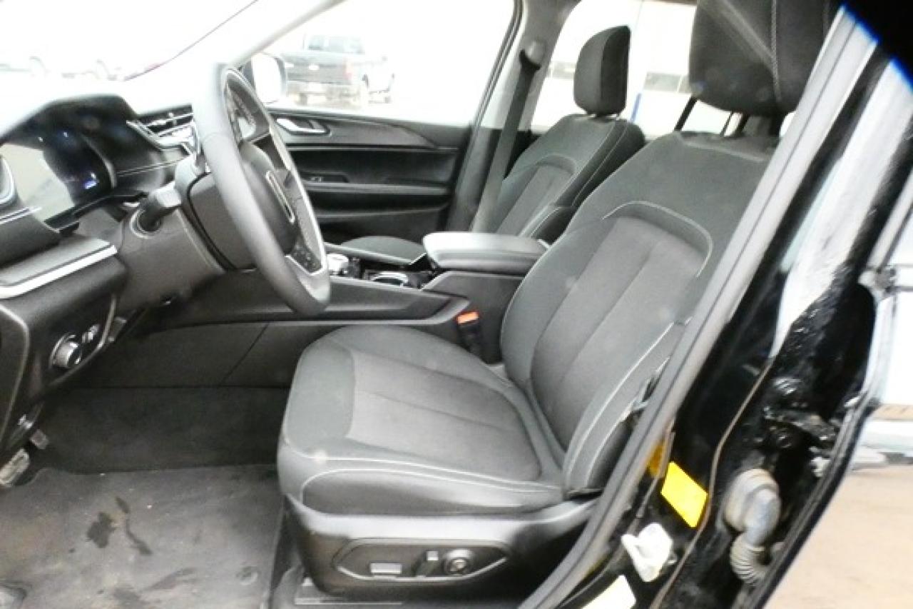 2023 Jeep Grand Cherokee Laredo 4x4 w/Htd cloth, S/R, BUC - Photo #11