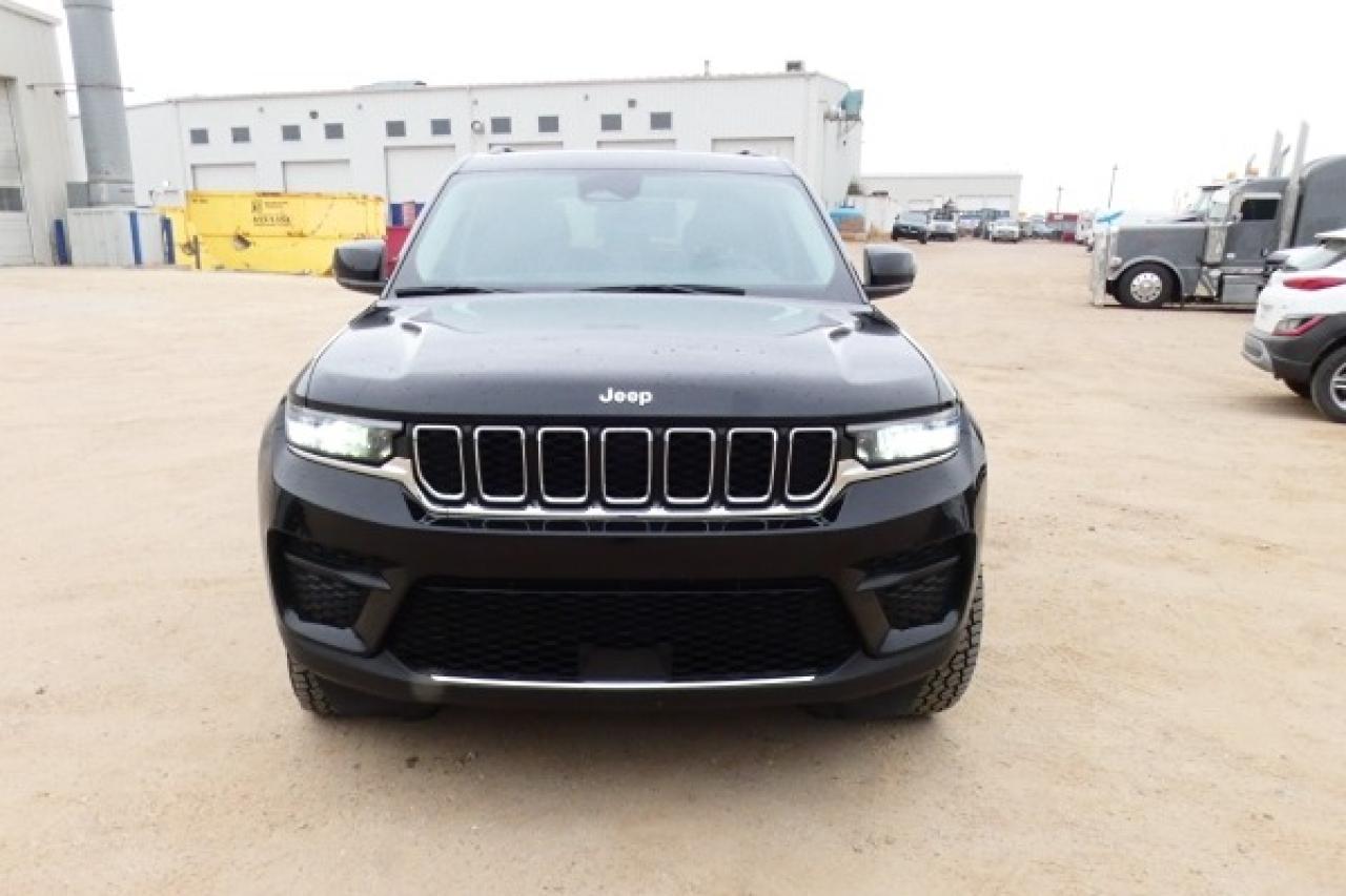 2023 Jeep Grand Cherokee Laredo 4x4 w/Htd cloth, S/R, BUC - Photo #3