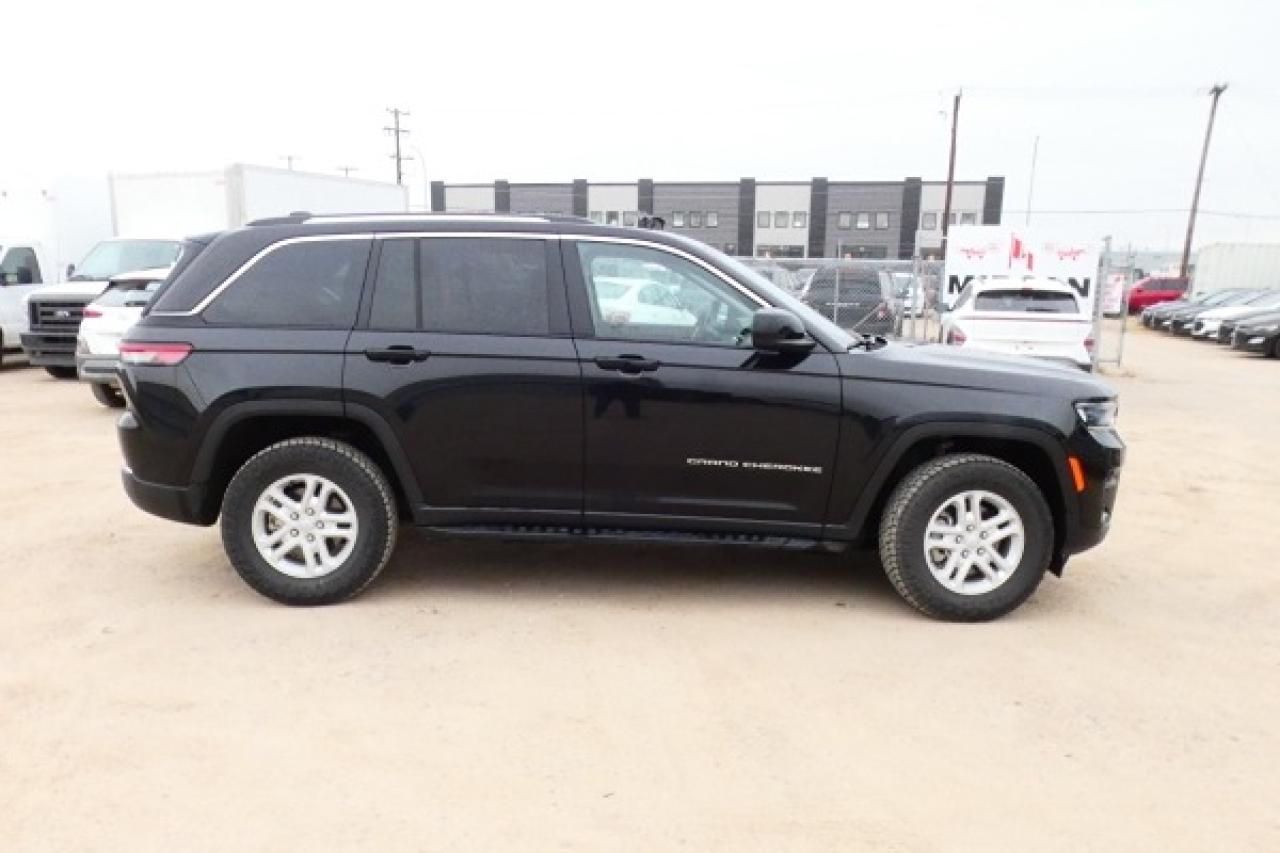 2023 Jeep Grand Cherokee Laredo 4x4 w/Htd cloth, S/R, BUC - Photo #5